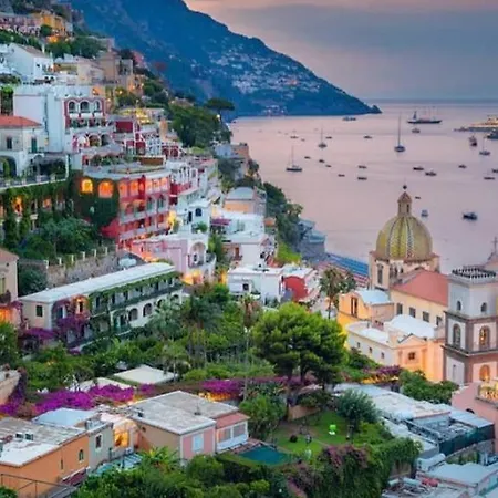 Aircraft Services 게스트하우스 4*